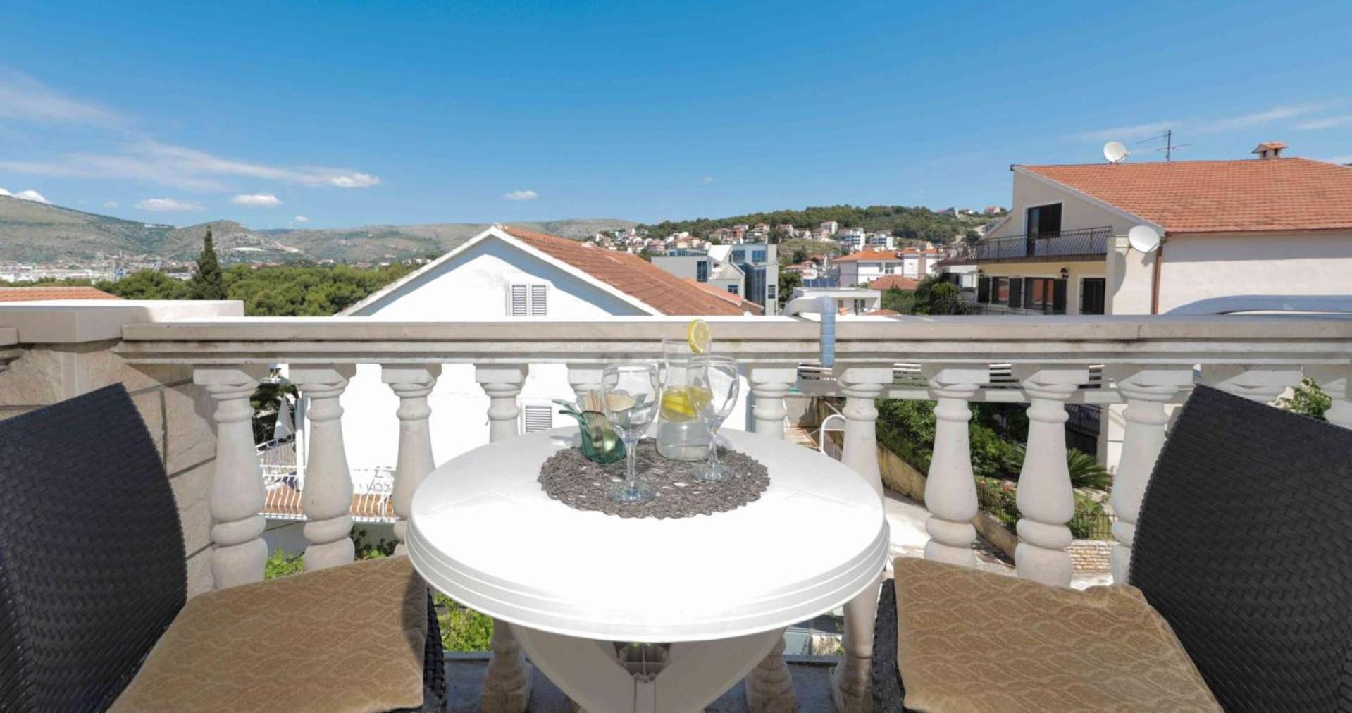 Apartments Lovric Trogir Exterior foto